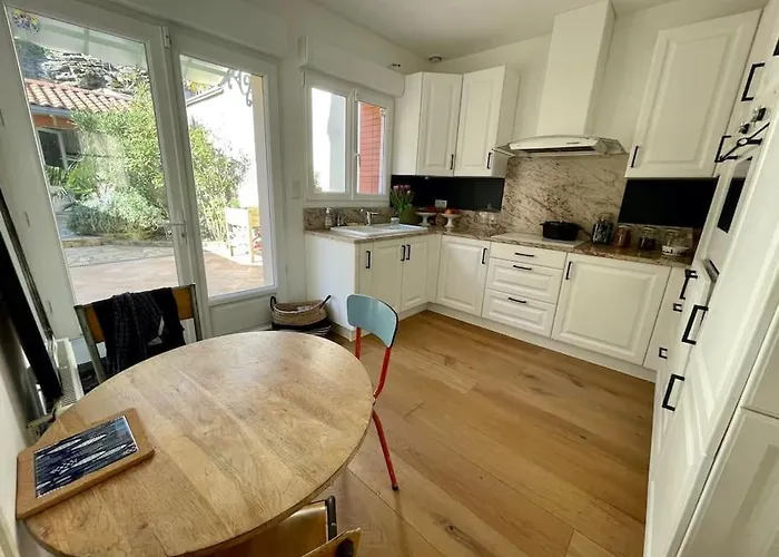 Port De Pornic. Vue Mer. Sea View. 4 Rooms. Villa *