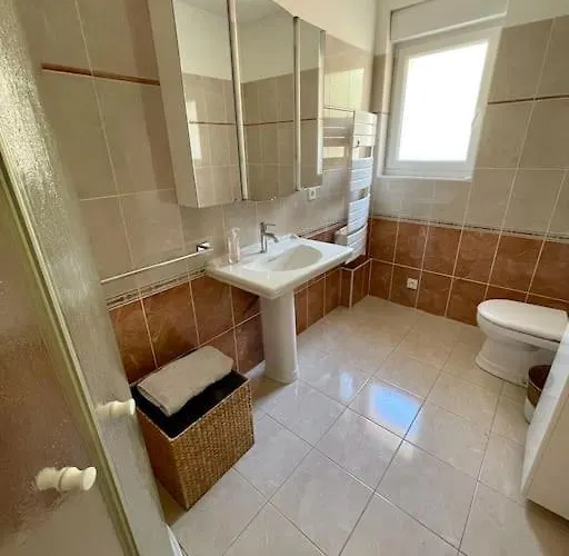 Port De Pornic. Vue Mer. Sea View. 4 Rooms. *